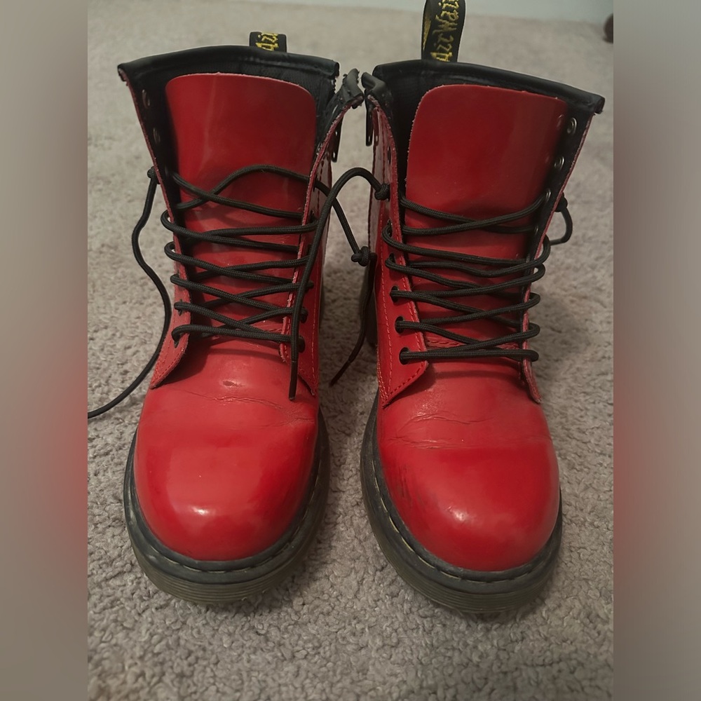 Kids size 3/ women’s size 5 Dr martens